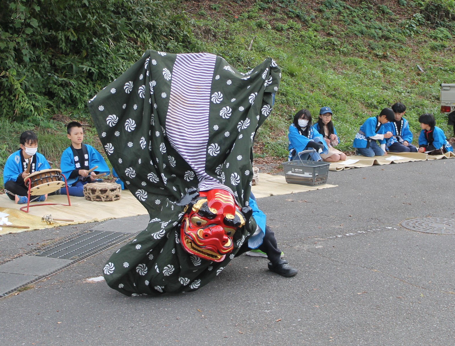 市河千春「野平獅子舞の雄姿1」